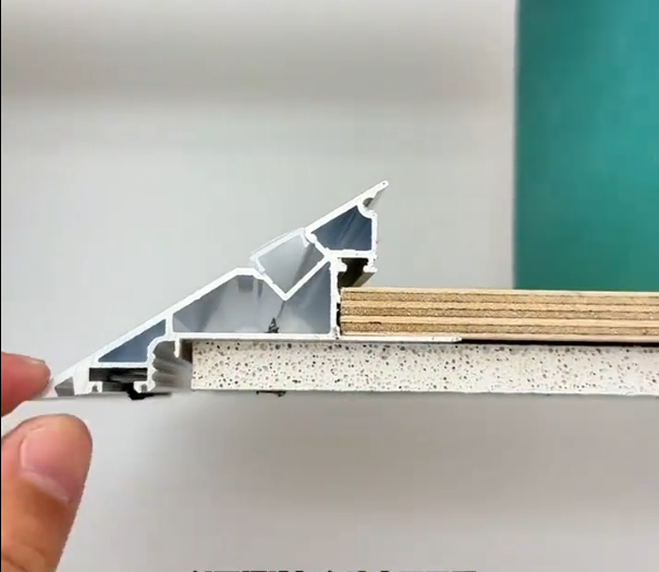 边缘只有1mm的悬浮顶灯带怎么做？