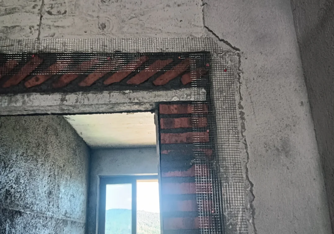 为什么墙面装饰抹灰批荡要挂网？