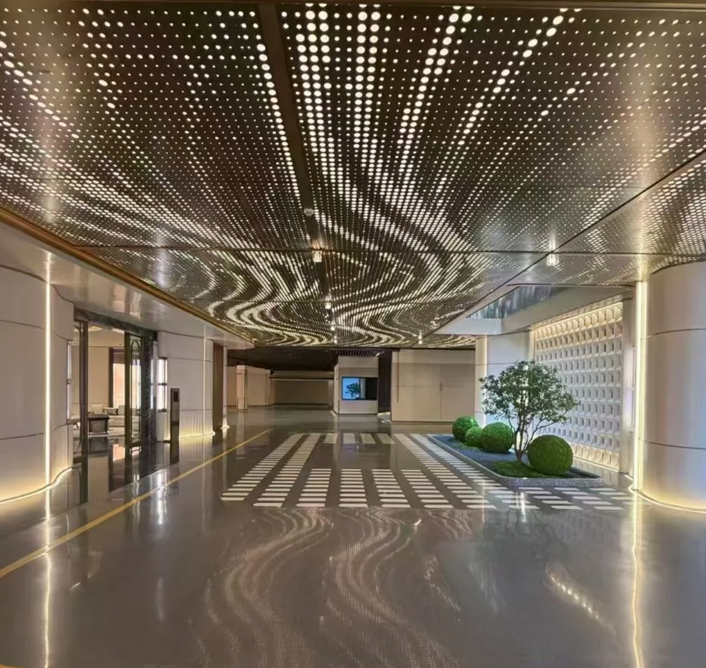 为什么冲孔铝板透光不均匀？