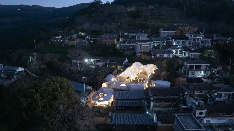 温情参数化：三案例见证建筑设计如何守护地域文化与自然生命力 - 图片 1