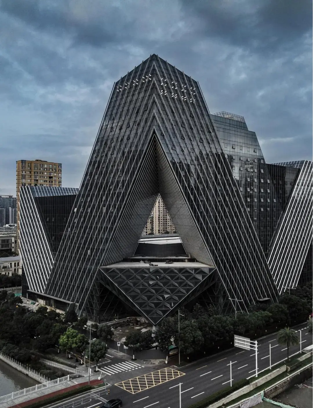 烂尾十年！迪拜帆船酒店设计团队操刀的宁波“全国最贵单体酒店项目”——嘉裕酒店 复工 - 图片 2