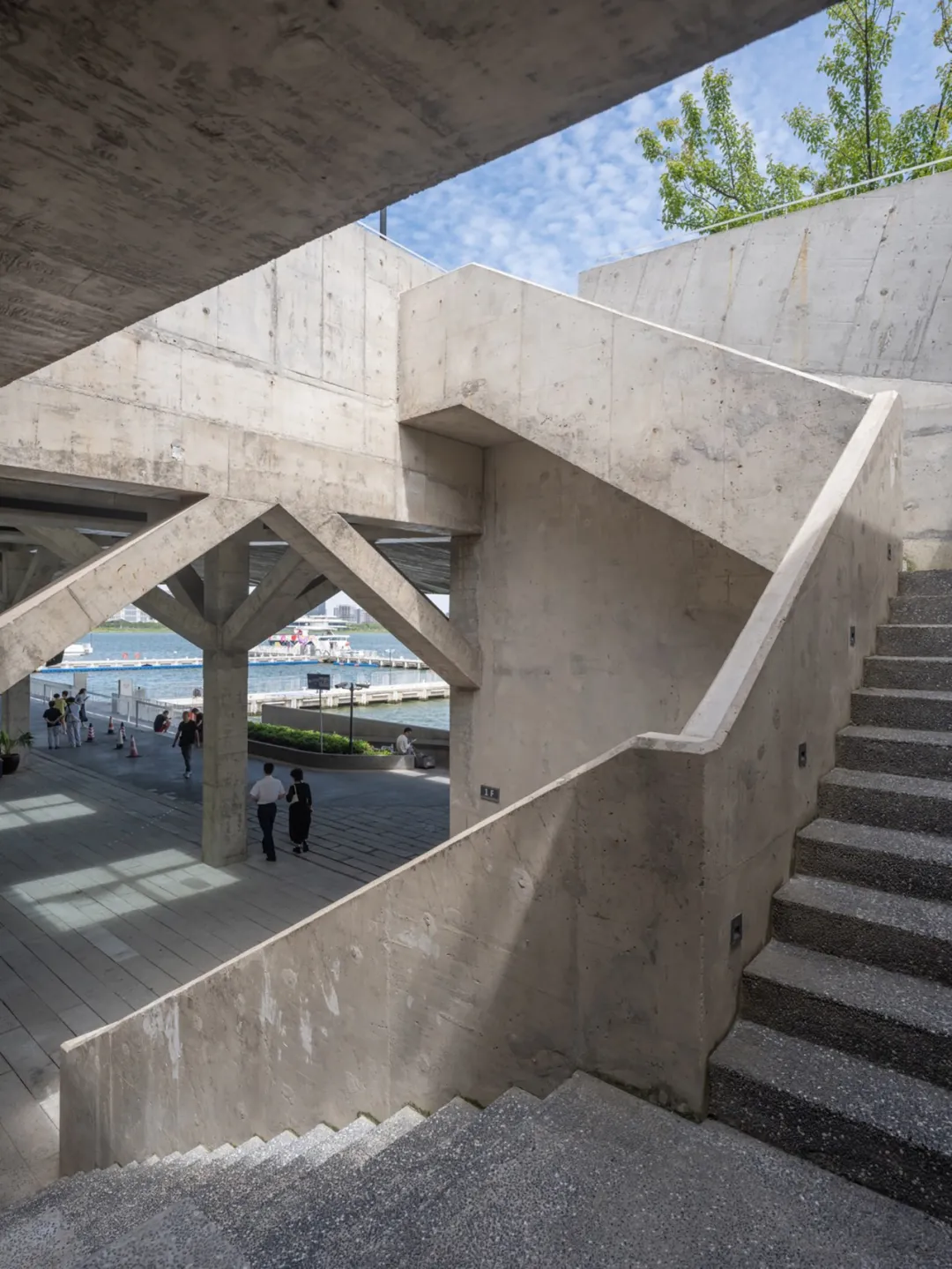 上海临港滴水湖一号码头竟用地景化设计变出滨水活力场 - 图片 9