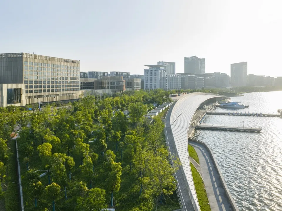 上海临港滴水湖一号码头竟用地景化设计变出滨水活力场 - 图片 13