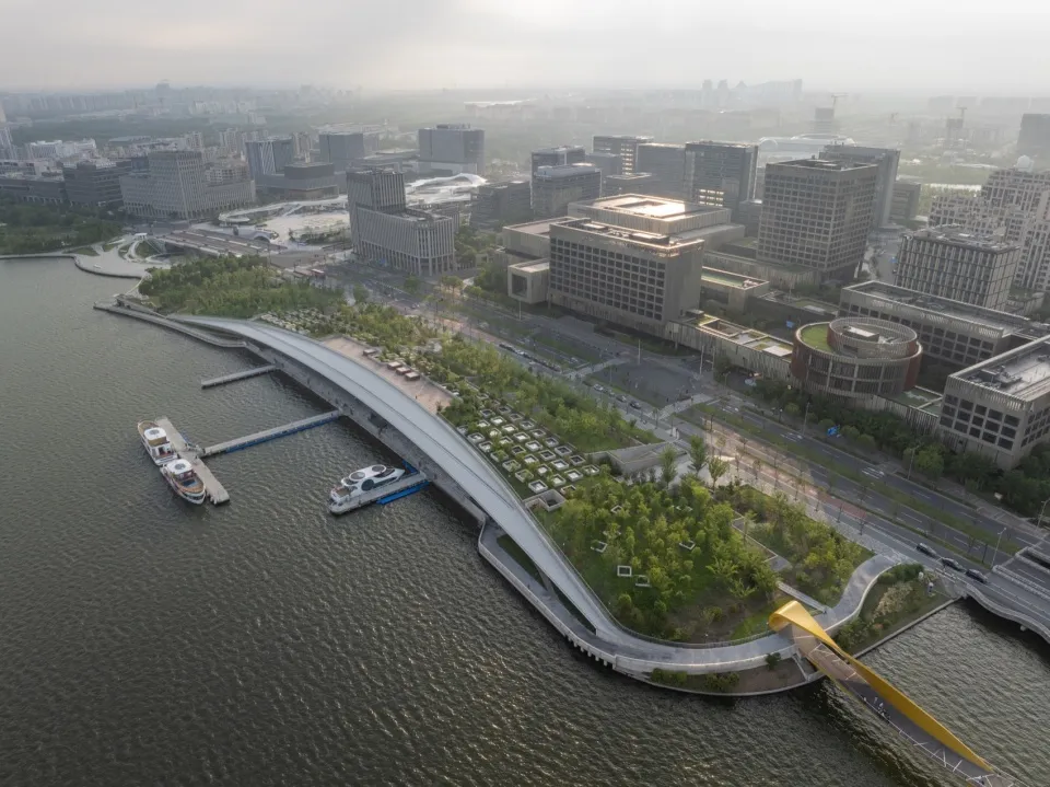 上海临港滴水湖一号码头竟用地景化设计变出滨水活力场 - 图片 14