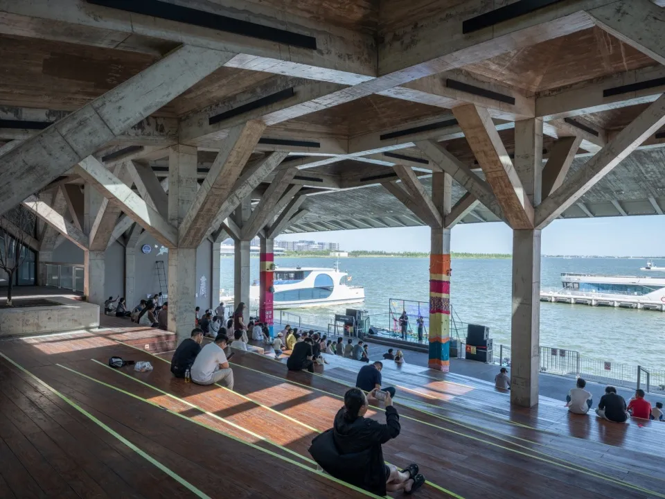 上海临港滴水湖一号码头竟用地景化设计变出滨水活力场 - 图片 35