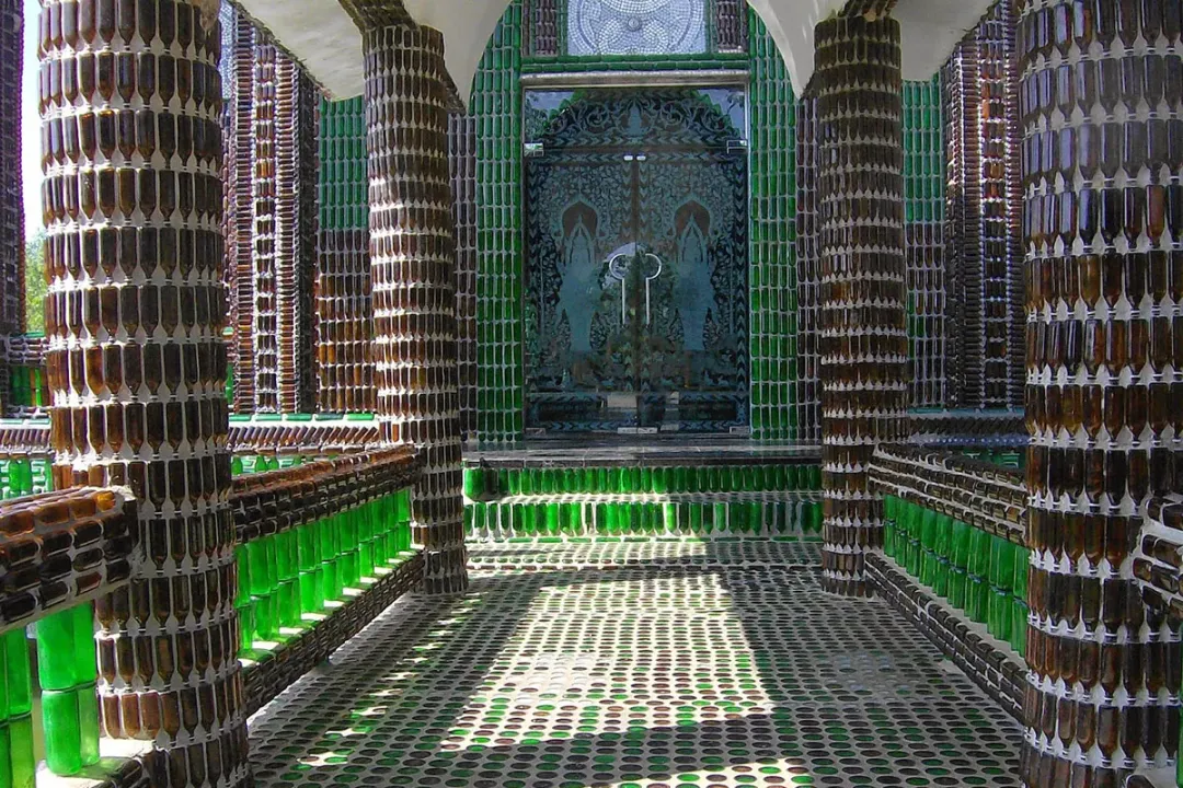 泰国僧侣用150万酒瓶建世界最大“百万瓶寺”成环保典范 - 图片 11