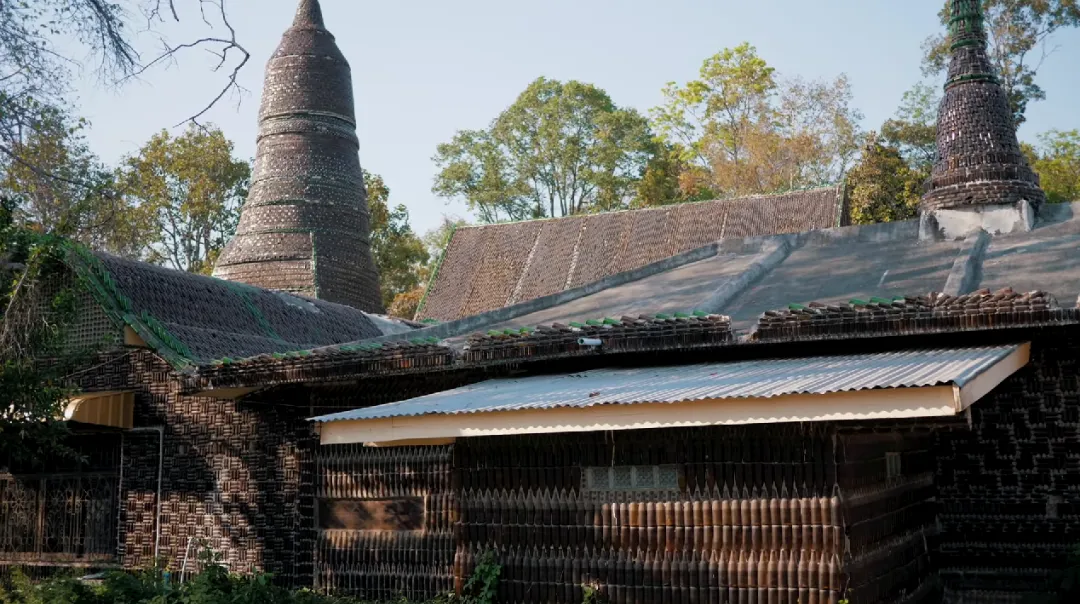 泰国僧侣用150万酒瓶建世界最大“百万瓶寺”成环保典范 - 图片 17