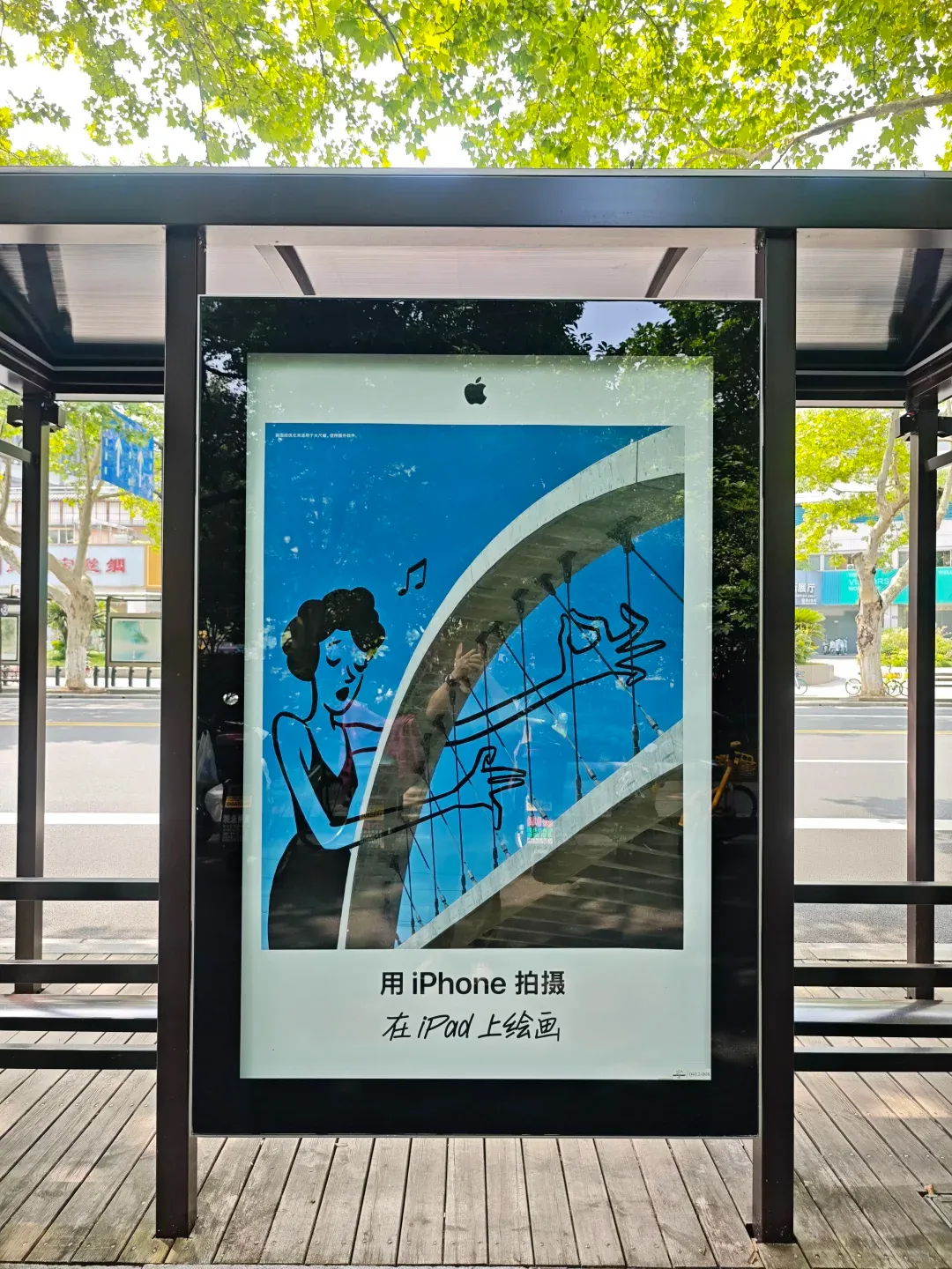 苹果推“iPhone拍+iPad画”系列广告 现实超现实次元混搭 - 图片 18