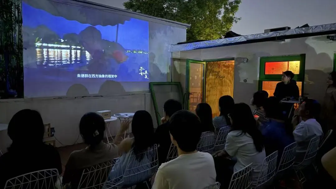 建筑师谢凌霄《不如夜更》直播教室内设计师拍夜景 - 图片 6