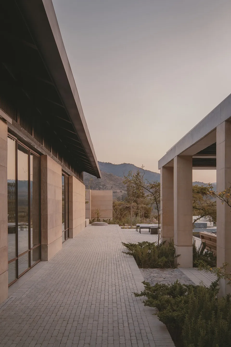 Casa el Espino用克制设计呼应环境打造持久居住项目 - 图片 5