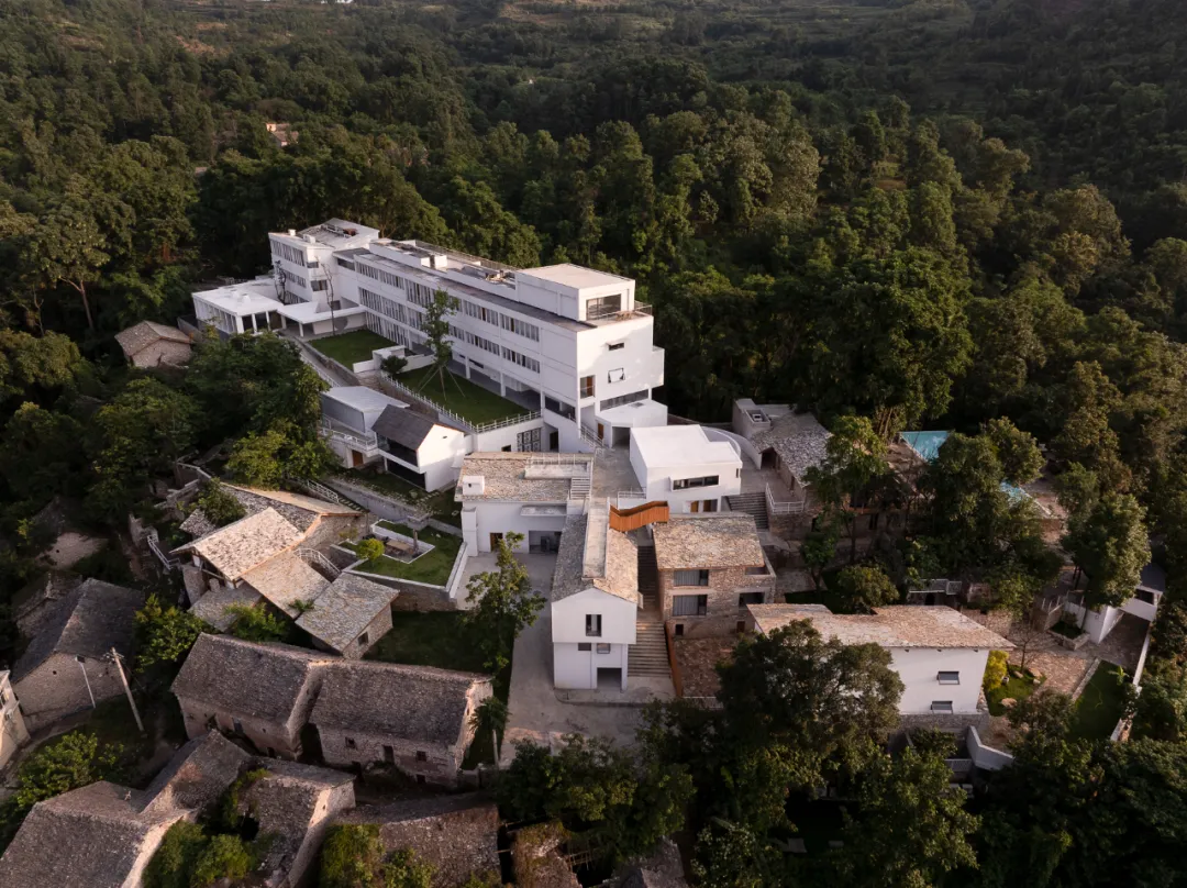 至也黄果树酒店：山脊之上，空间之间 / 悬置建筑 - 图片 6