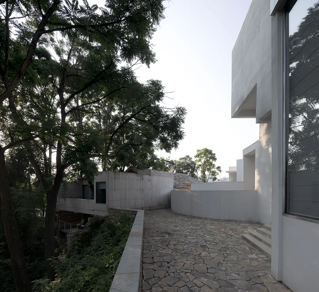 至也黄果树酒店：山脊之上，空间之间 / 悬置建筑 - 图片 9