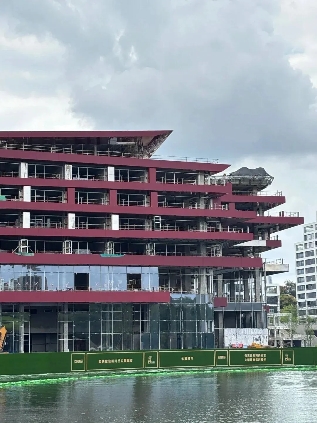 普利兹克得主成都丽世酒店颜色翻车引设计落地争议 - 图片 7