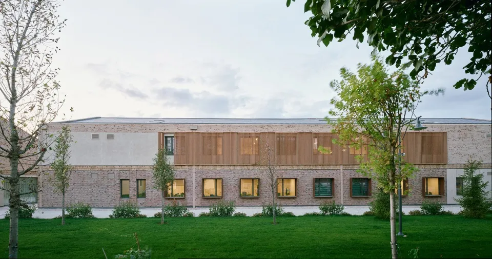 海达尔帕夏火车站后区新建筑钢构重建 办公转艺术画廊 - 图片 5