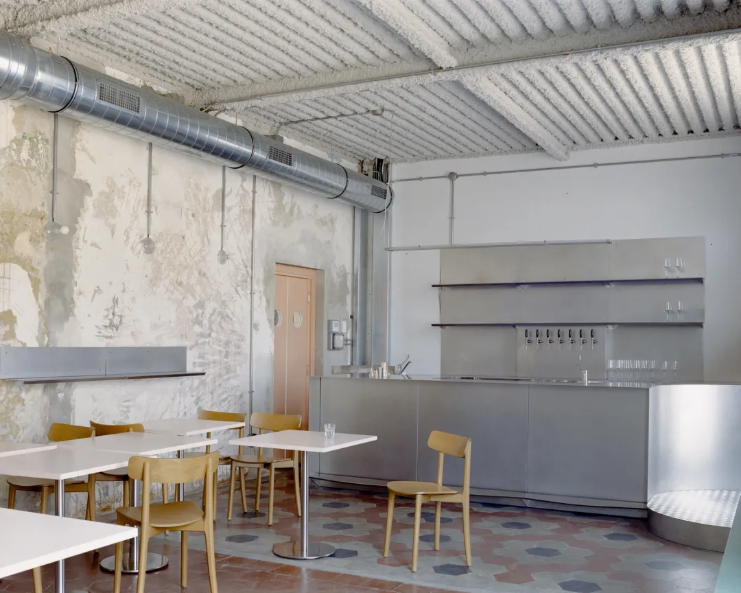 米兰旧屠宰场别墅旧改青年俱乐部,历史当代碰撞 - 图片 5