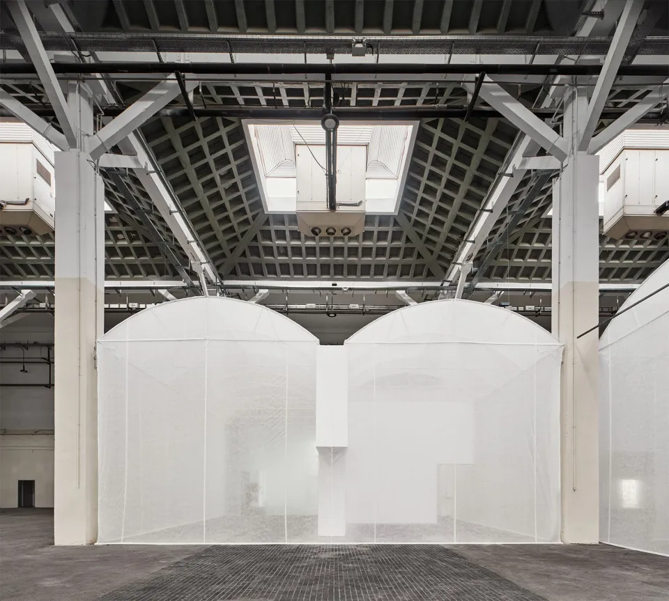 巴塞罗那“幻想风景”展陈设计解决历史当代作品共存 - 图片 6