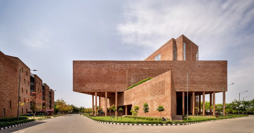 昌迪加尔现代主义启发的大学学生中心设计案例 - 图片 5