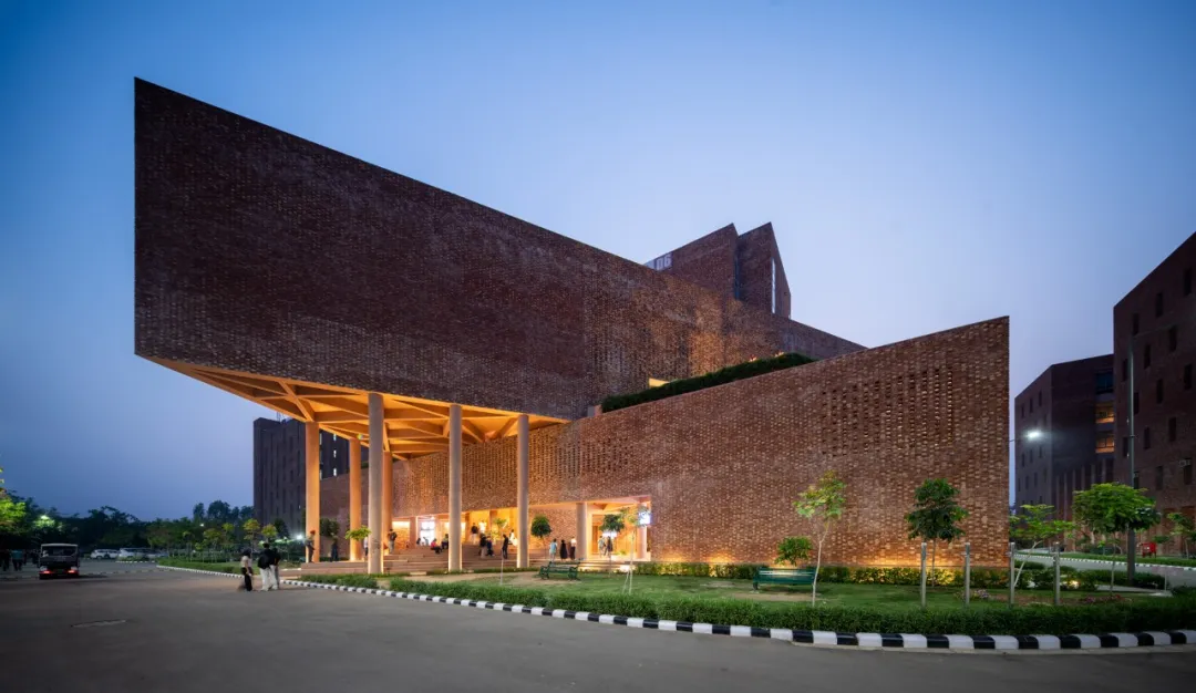 昌迪加尔现代主义启发的大学学生中心设计案例 - 图片 8