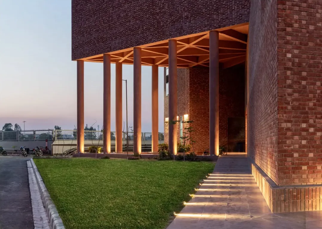 昌迪加尔现代主义启发的大学学生中心设计案例 - 图片 9