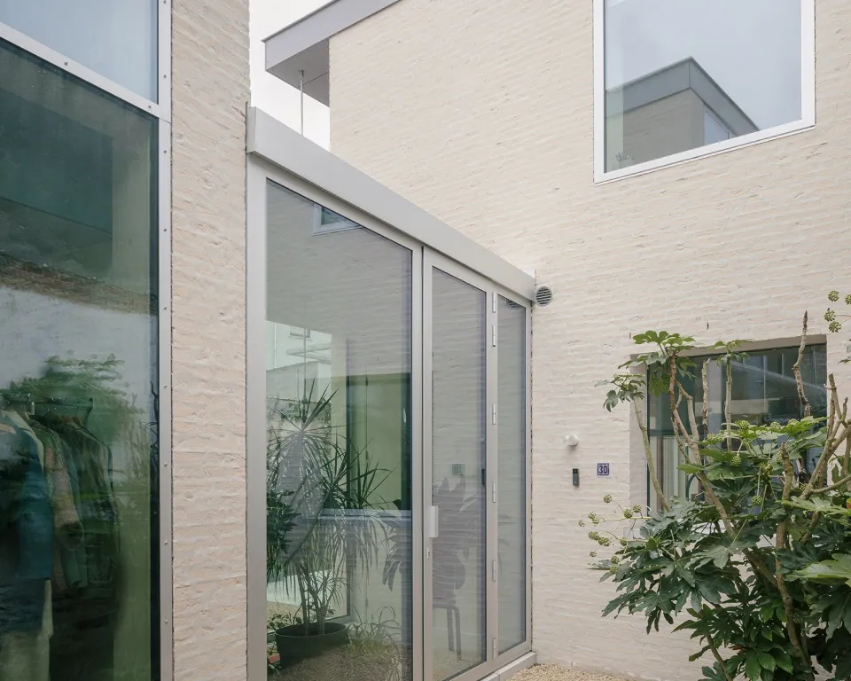 13座车库改住宅+瑜伽+咖啡，设计案例藏巧思 - 图片 5