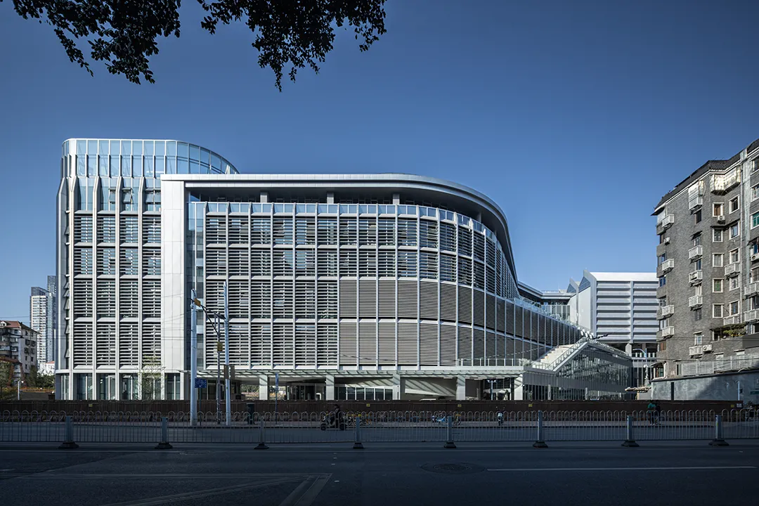 老城区公交站升级低碳复合枢纽！广州中山八路设计案例 - 图片 5