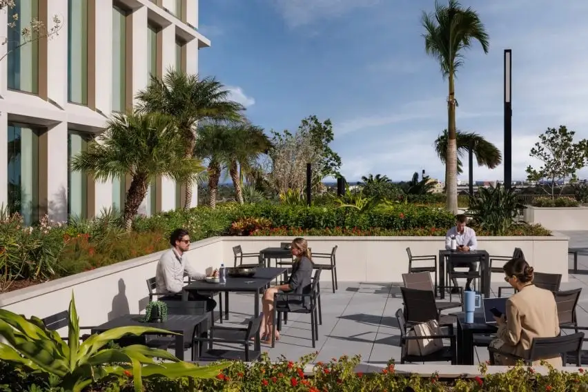 SOM西棕榈滩新办公楼：热带现代风融合历史与生态 - 图片 8