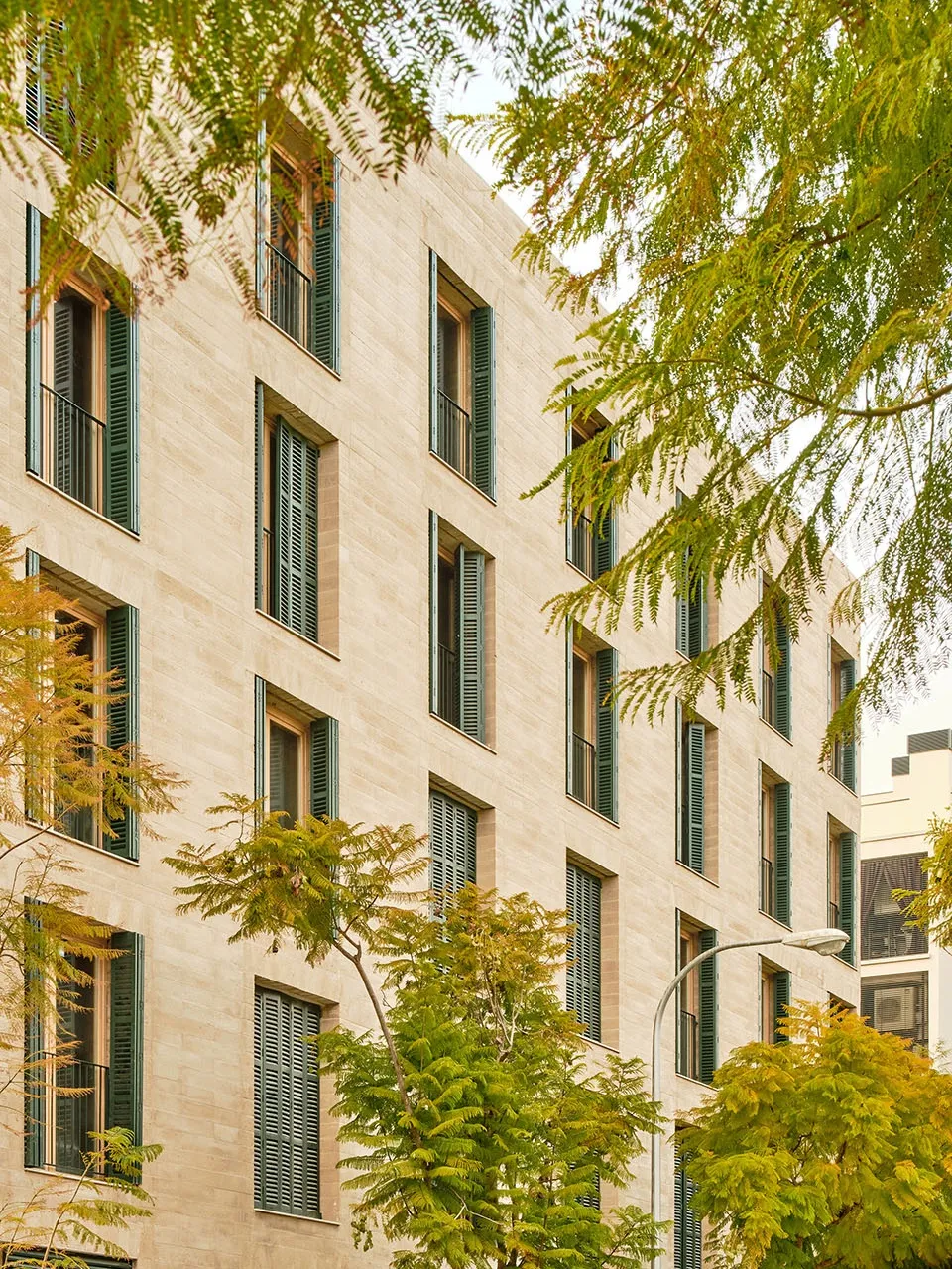 马略卡岛“30+8社保房”用本土夯土块做可持续设计 - 图片 6