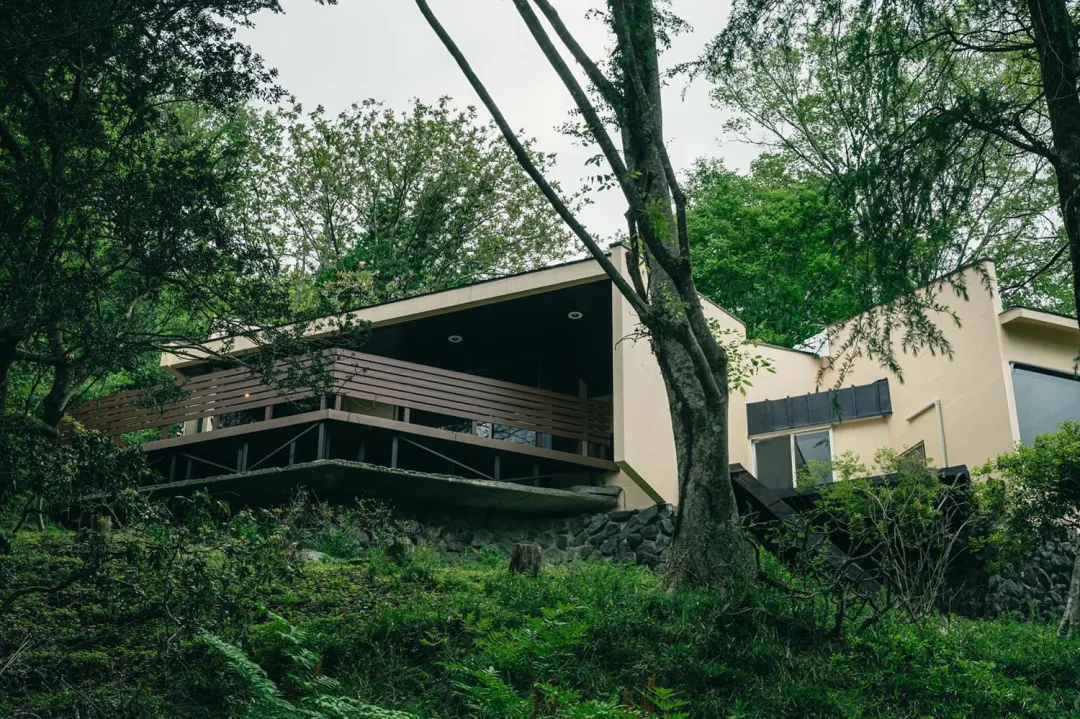末松優一的民宿改造：现代主义如何“融入”自然？ - 图片 6