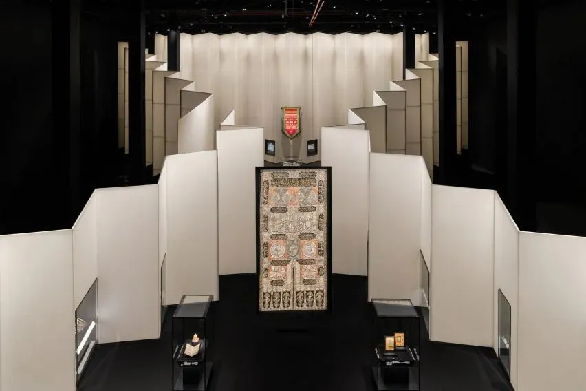 OMA以半透织物重构2025沙特伊斯兰艺术双年展空间 - 图片 5