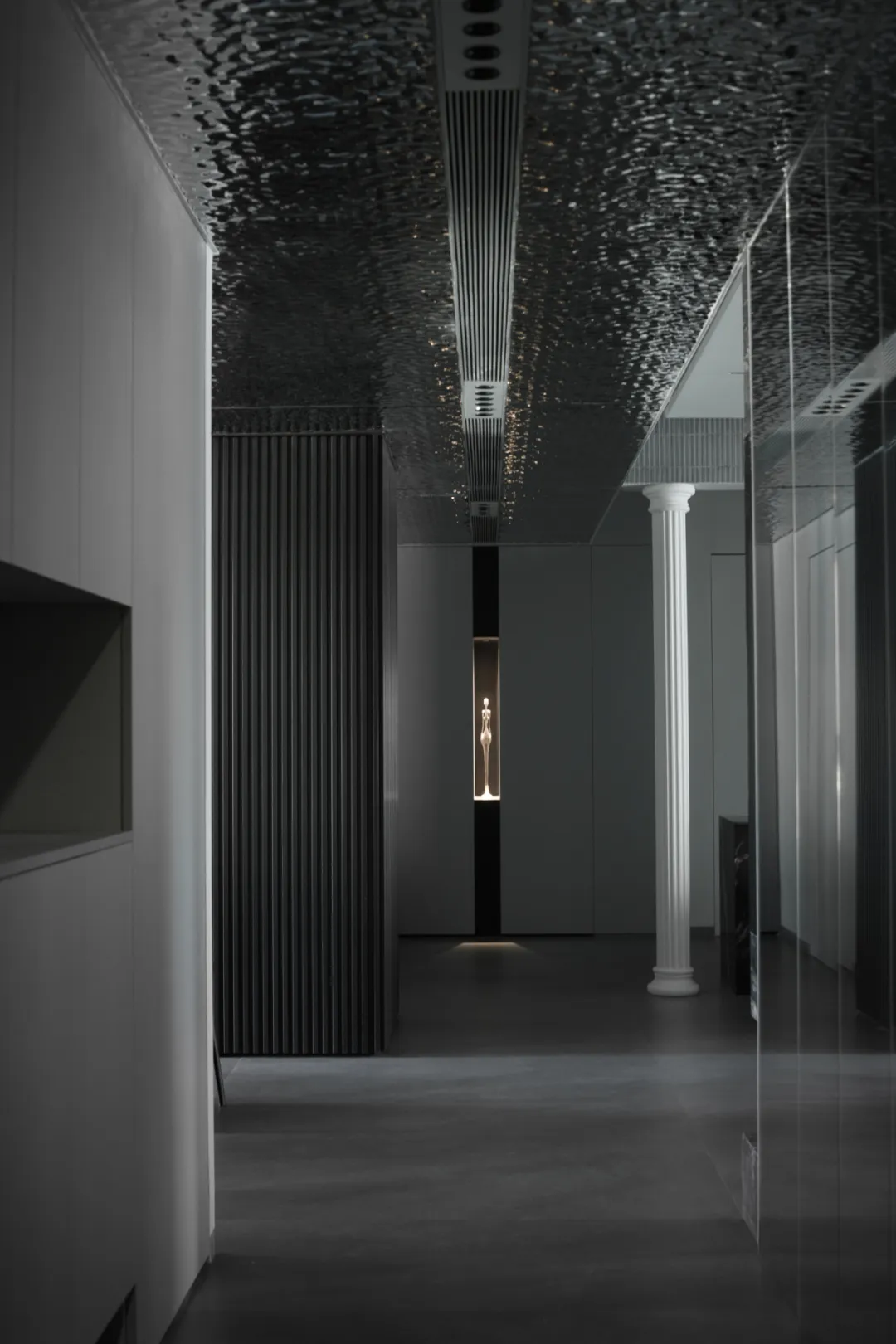 湖南150㎡零零后男生住宅：灰黑融绿意造树景庇护所 - 图片 8