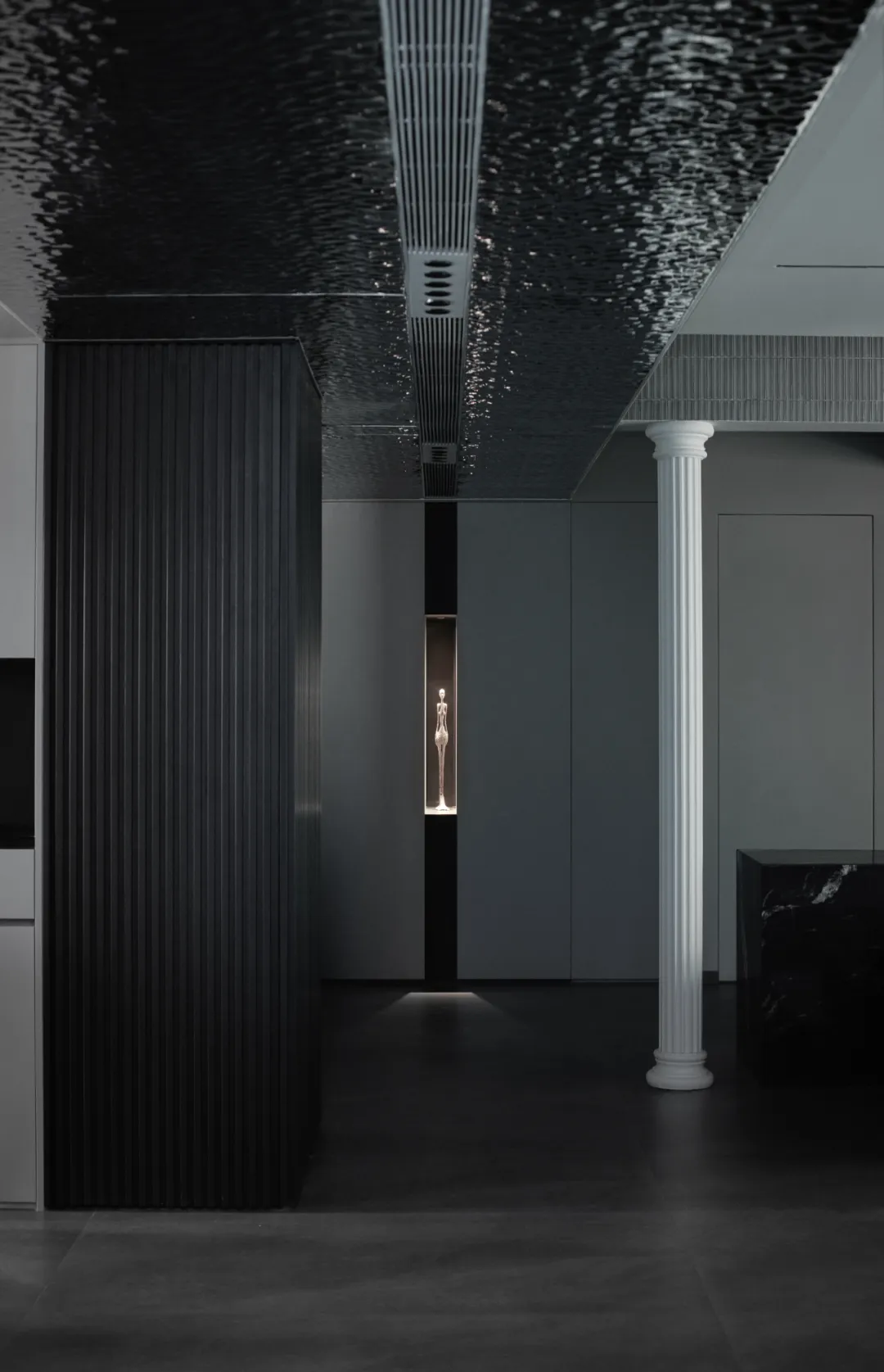 湖南150㎡零零后男生住宅：灰黑融绿意造树景庇护所 - 图片 9