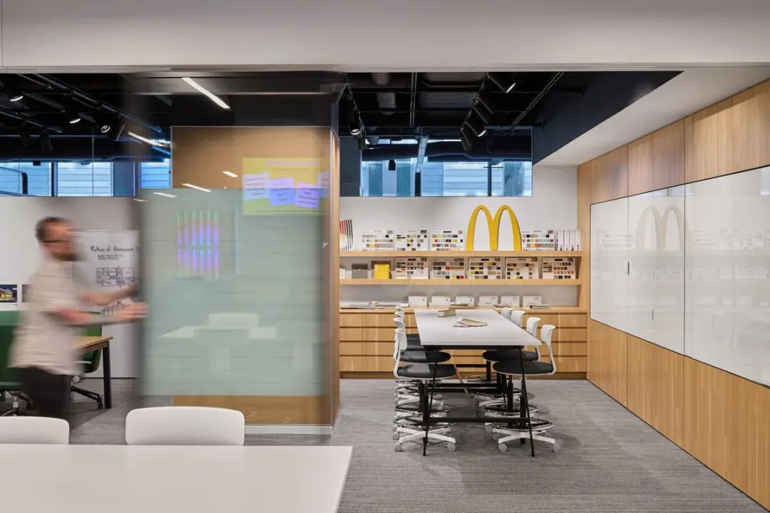 麦当劳芝加哥总部扩建IA设计：餐饮品牌总部设计双升级 - 图片 7