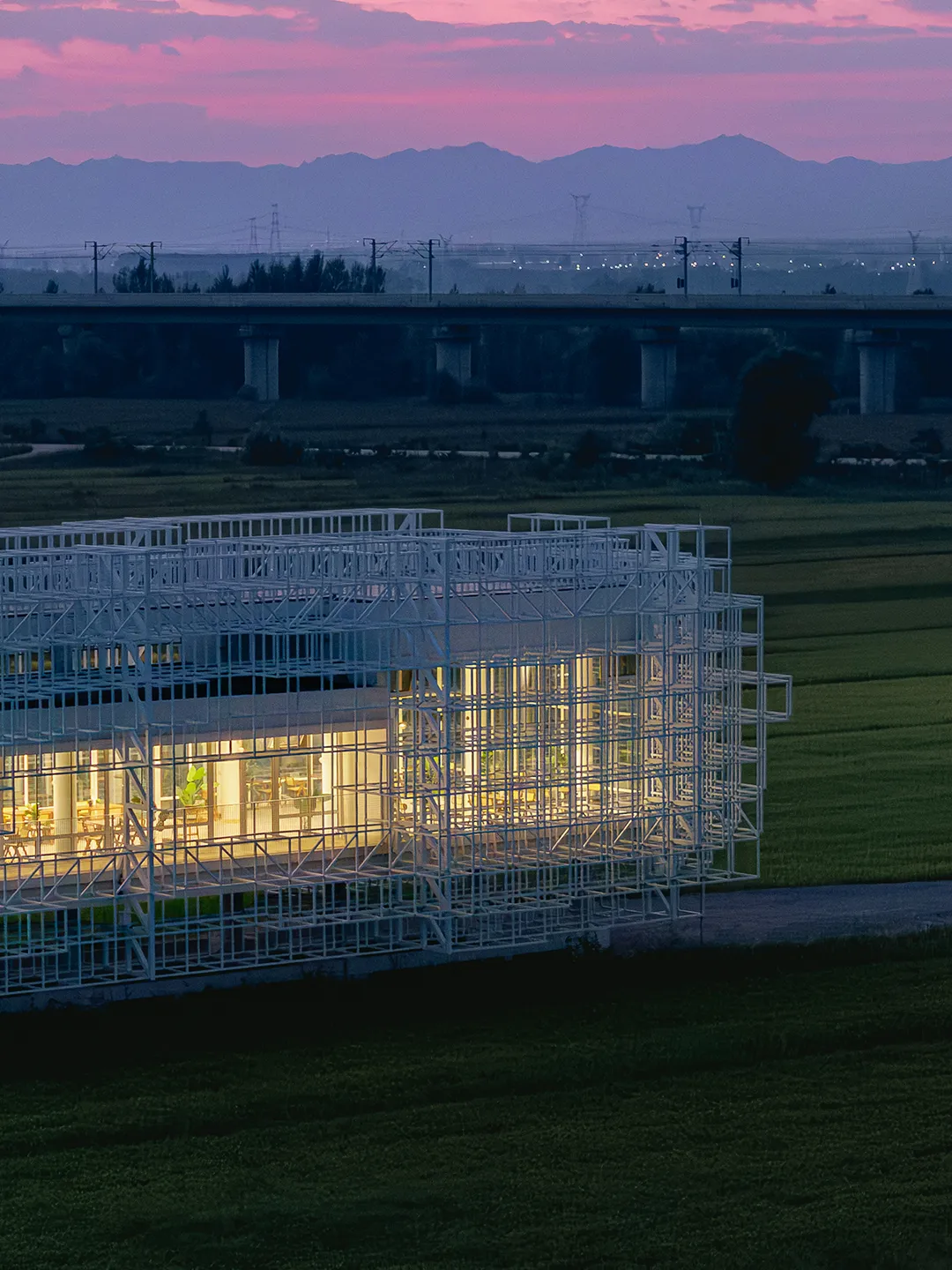 张家口废弃桥体变‘张北海市’?庄子玉轻质化策略改造 - 图片 6