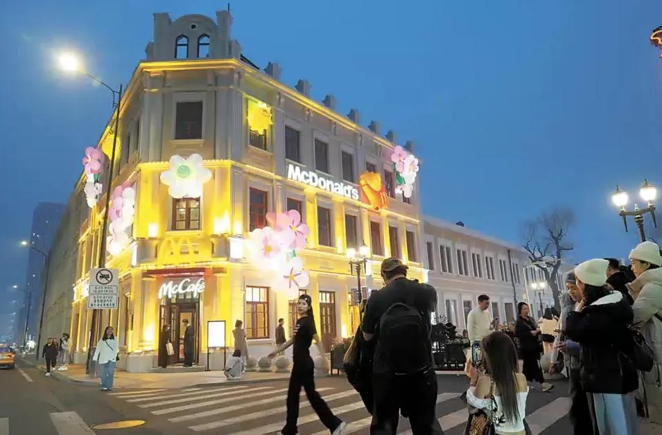 麦当劳居然用4家店把快餐空间设计玩出商业+文化花样 - 图片 6