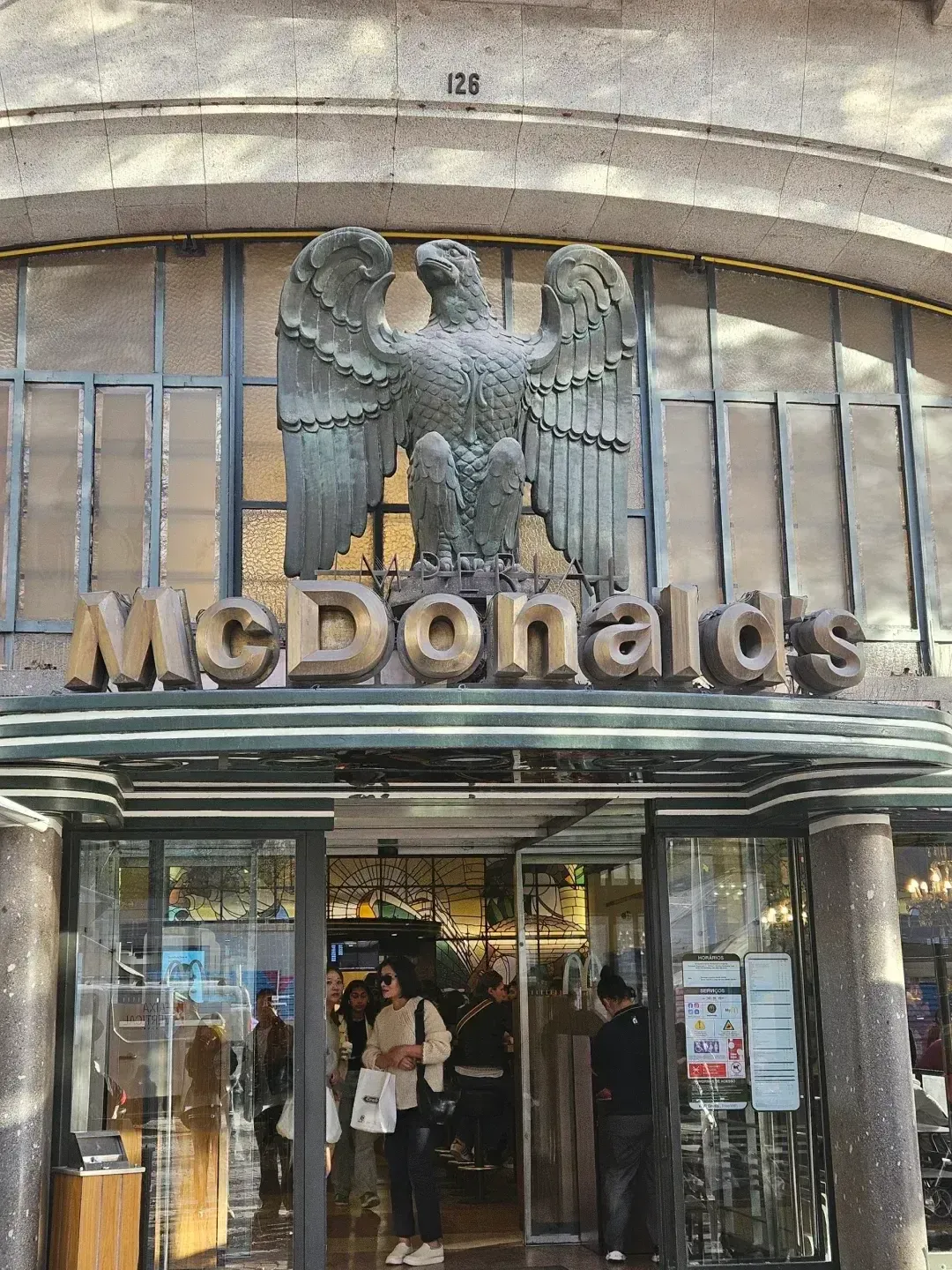 麦当劳居然用4家店把快餐空间设计玩出商业+文化花样 - 图片 7