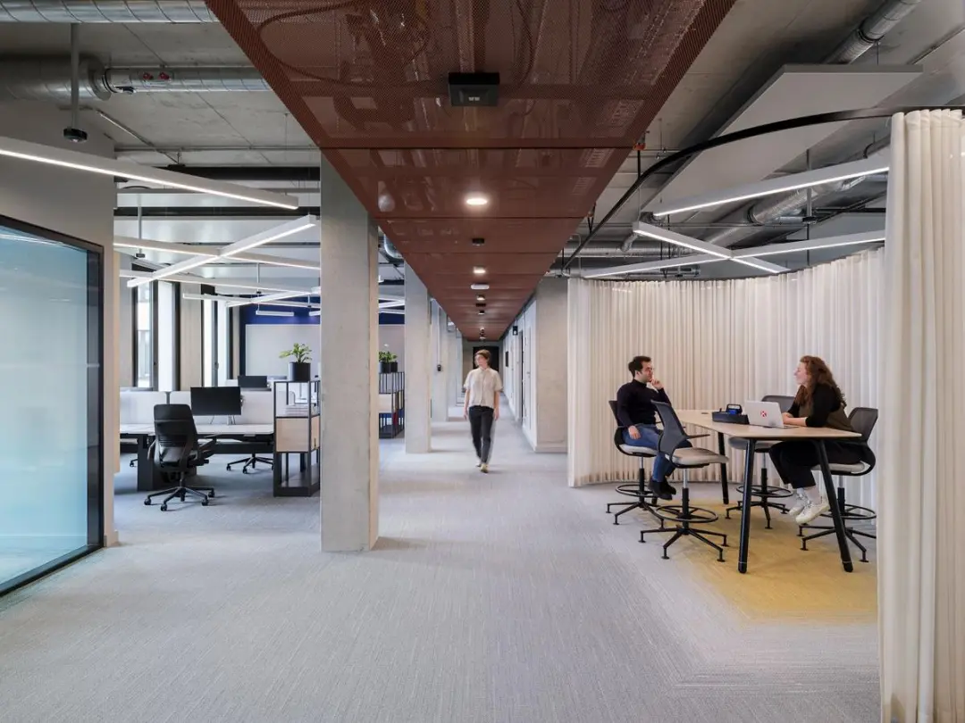 Kinzo为慕尼黑软件公司造办公空间，将巴伐利亚地域特色与现代办公美学巧妙融合 - 图片 8