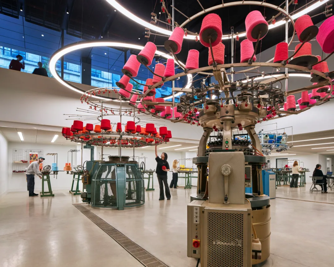 SHoP设计纽约FIT布朗楼 打破围墙变创意教学城市橱窗 - 图片 8