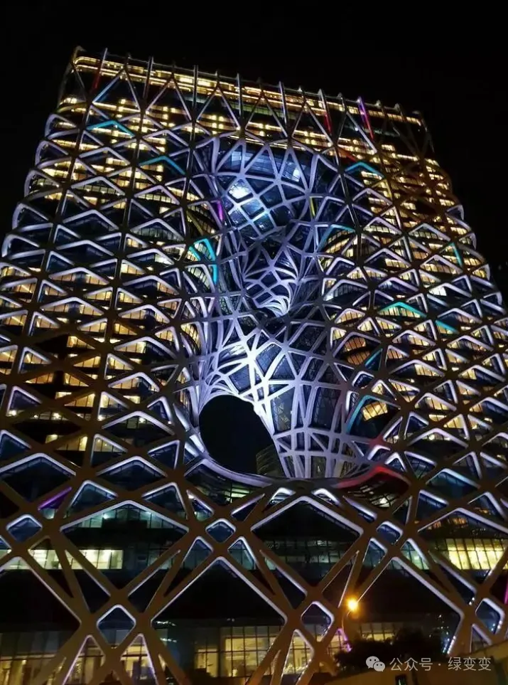 赌王何鸿燊之子！投资65亿！盖了160米高的七星酒店！而且还是扎哈的遗作！ - 图片 5