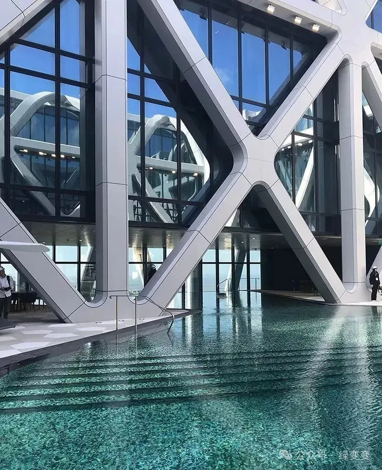 赌王何鸿燊之子！投资65亿！盖了160米高的七星酒店！而且还是扎哈的遗作！ - 图片 7