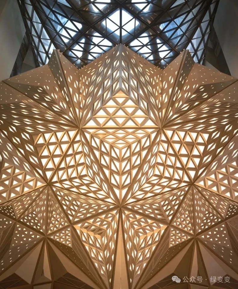 赌王何鸿燊之子！投资65亿！盖了160米高的七星酒店！而且还是扎哈的遗作！ - 图片 8