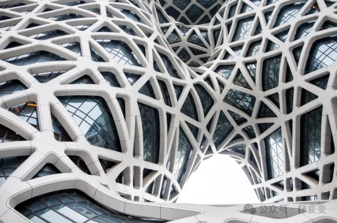 赌王何鸿燊之子！投资65亿！盖了160米高的七星酒店！而且还是扎哈的遗作！ - 图片 9