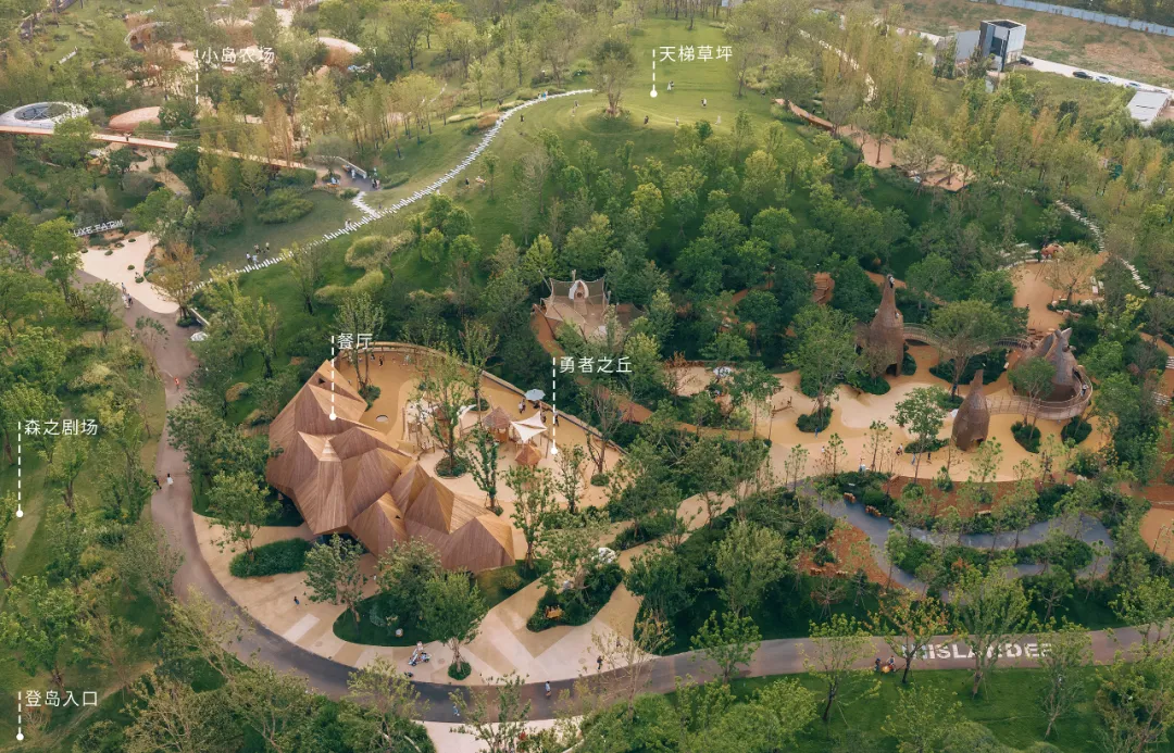 武汉麓客岛儿童游乐场“勇者小屋”餐厅用实木条造“跳舞的小山” - 图片 6