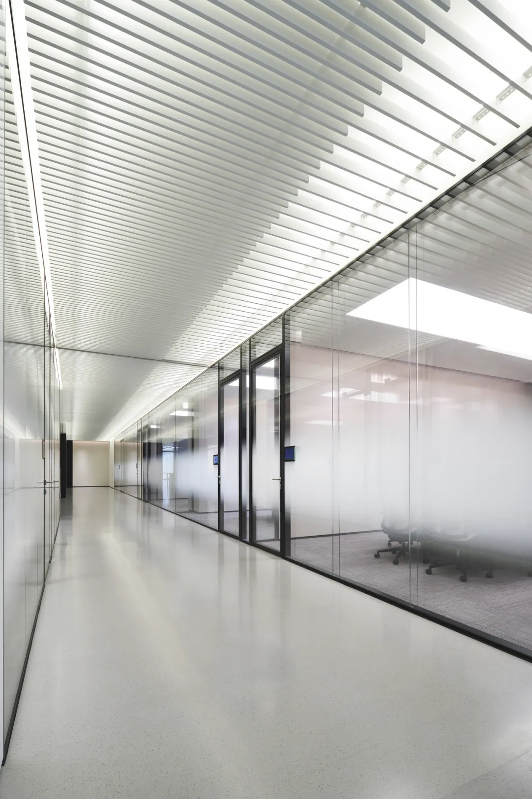 卡拉姆设计公牛总部：牛角弧形串起品牌与高效办公空间 - 图片 7