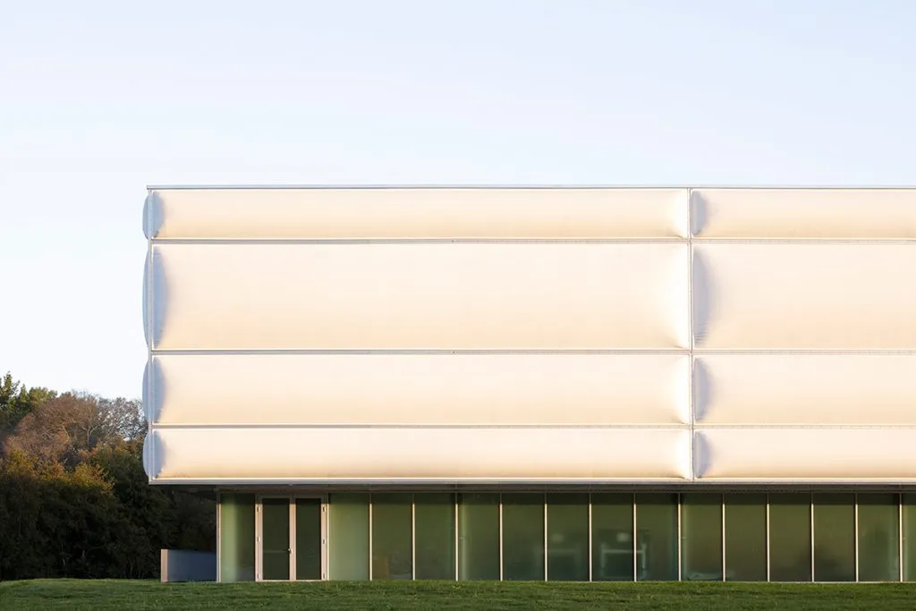 法国布列塔尼乒乓球中心用织物幕墙刷新体育建筑设计思路 - 图片 5