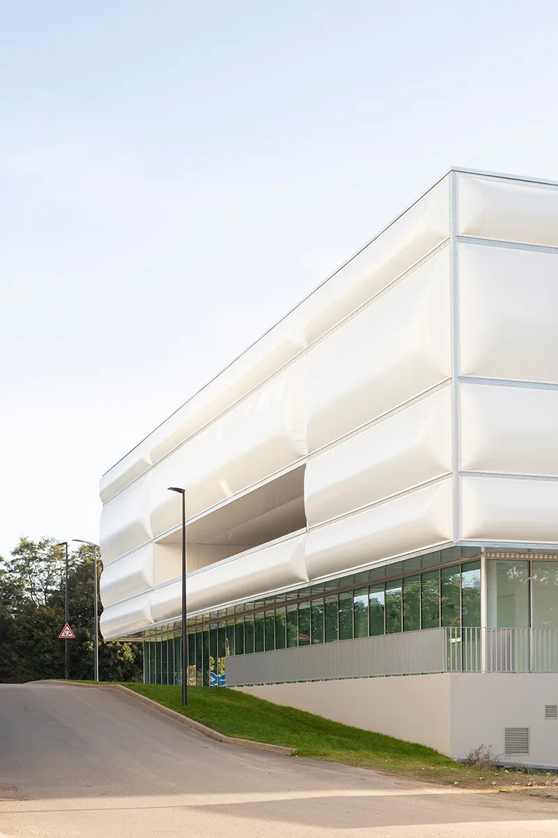 法国布列塔尼乒乓球中心用织物幕墙刷新体育建筑设计思路 - 图片 6