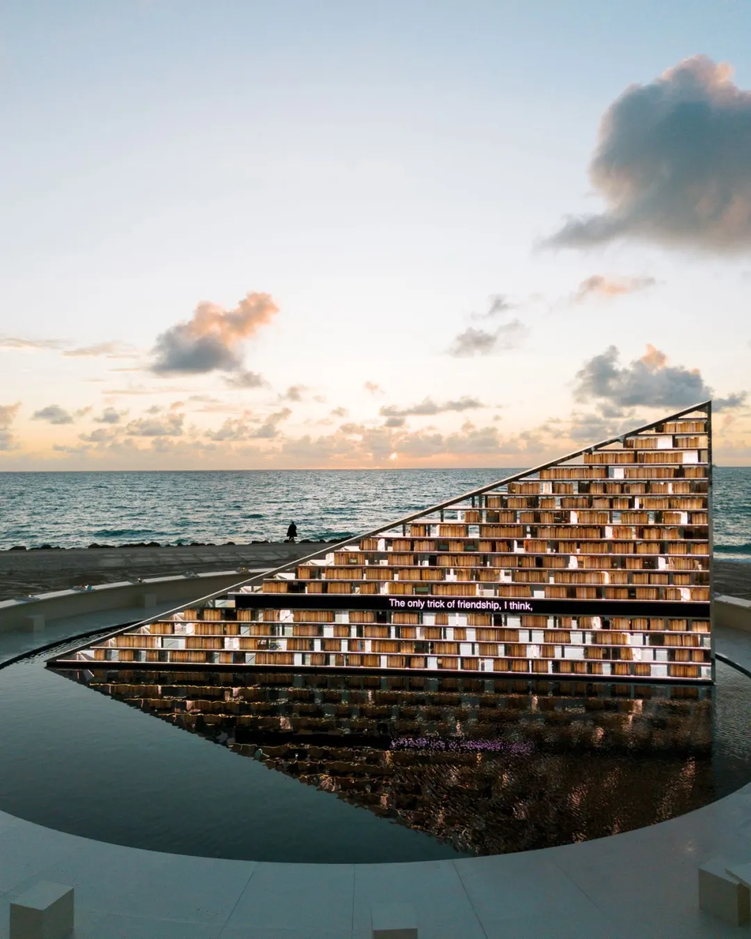 迈阿密6米旋转书架装置居然启发室内设计新思路 - 图片 6