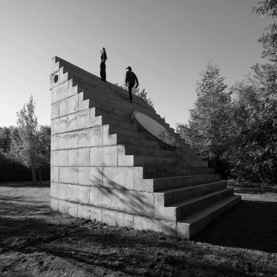 Pezo在智利设计“蜂王”蜂蜜装置，矛盾形式兼顾仪式与实用 - 图片 5