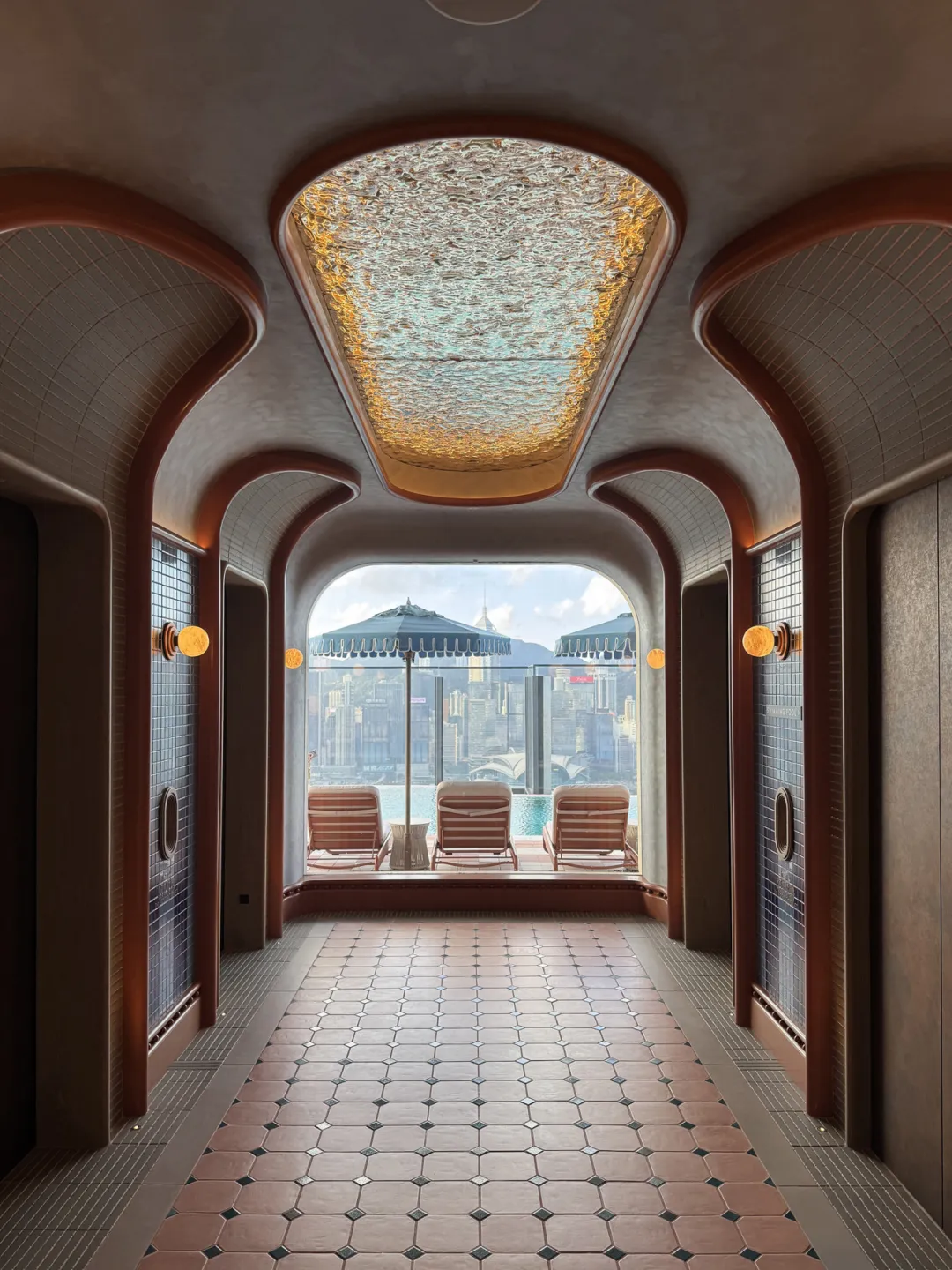 梁志天为香港金普顿酒店打造泳池主题高空社交新地标 - 图片 8