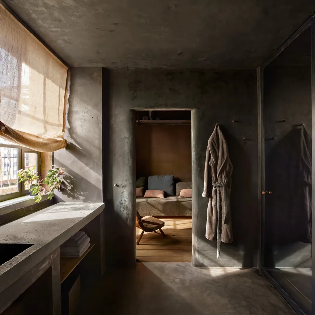 Axel父子空间设计传承：史诗城堡到当代侘寂住宅 - 图片 5