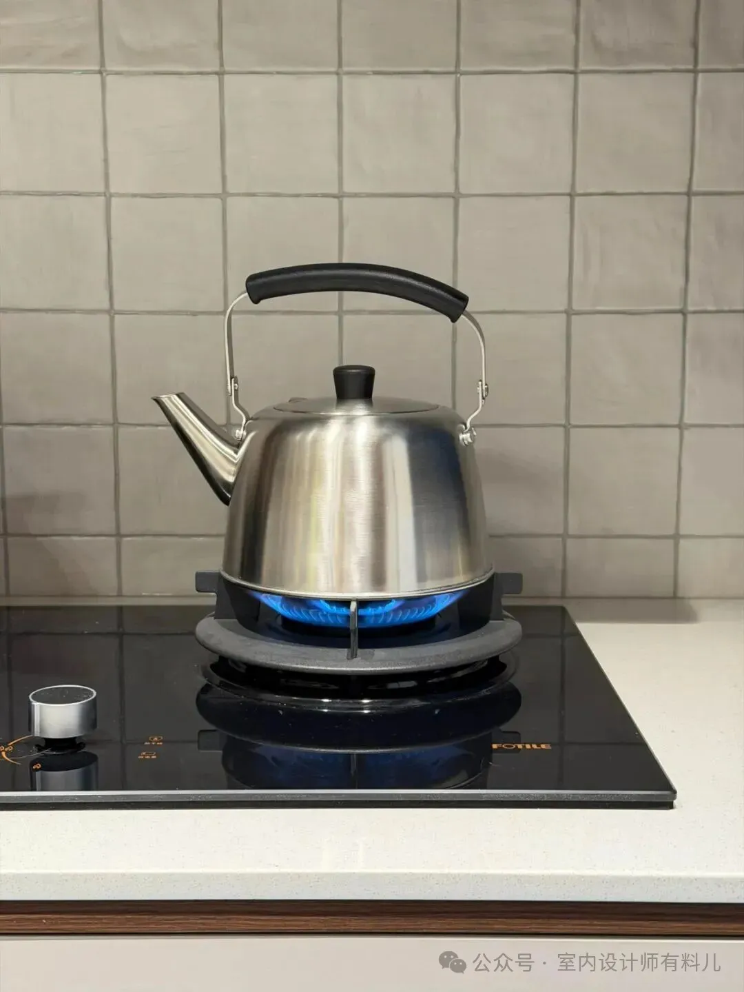 不锈钢从“冷硬嫌弃款”逆袭成厨房设计实用高手 - 图片 8